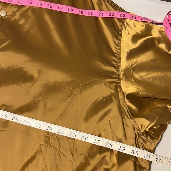 QALB Gold Tone Hooded Wind Jacket - Picture 8 of 13